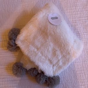 Mud pie Pom Pom mini blanket